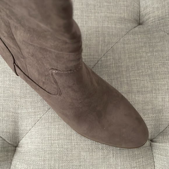 Women’s Boots- Taupe, Size 7 - Picture 5 of 8